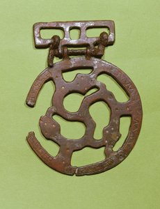 Ozdoba paska znaleziona w Saint-Denis we Francji (metal) autorstwa Merovingian
