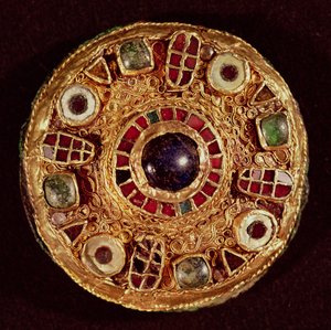 Okrągła broszka (złoto i emalia cloisonne)