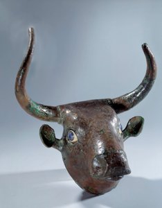 Mezopotamie: Miedziana głowa byka (mebel lub harfa). Okres sumeryjski. 2500 pne. od Tello. Słońce 0,19 m Paryż, Musee du Louvre autorstwa Mesopotamian