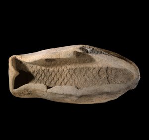 Mezopotamie: pleśń z terakoty w kształcie ryby. Około 1800 r. p.n.e. Z królewskich potraw Pałacu Króla Zimri Lima w Mari. Paryż, Luwr autorstwa Mesopotamian