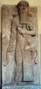 Mezopotamia: „”Posąg Sargona opanowującego lwa””” powiedział „”Gilgamesz””Dwór Khorsabad (Khunsabad) VIII wiek. Paryż, Luwr