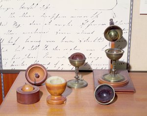 Kondensator sferyczny Faradaya, ok. 1837 r. (mieszane media) autorstwa Michael Faraday