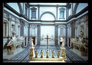 Widok wnętrza zaprojektowanego przez Michała Anioła Buonarrotiego (1475-1564) ukazujące grobowce Medyceuszy Wawrzyńca, księcia Urbino (1492-1519) (l) i Giuliana, księcia Nemours (1479-1516) (p), 1520-24 oraz 1530 autorstwa Michelangelo Buonarroti