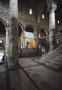 Kaplica Krzyża (cyborium) autorstwa Michelozzo di Bartolommeo