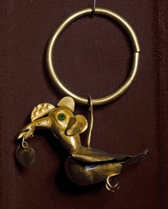Sztuka przedkolumbijska, kultura Mochica (brzydka, monchique): kolczyk ze złotym ptakiem. 200-500 apres JC Private Collection autorstwa Moche Moche