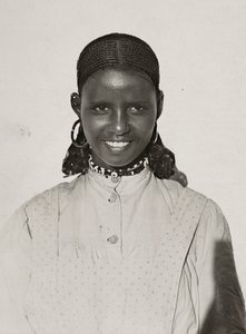 Budowanie imperium w epoce faszystowskiej: Abisyńska dziewczyna, 09.05.1936 (zdjęcie czarno-białe) autorstwa Modestino Baldinetti