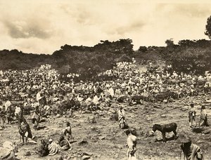 Budowanie imperium w epoce faszystowskiej: targ abisyński, 09.05.1936 (zdjęcie czarno-białe) autorstwa Modestino Baldinetti