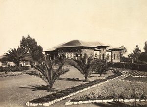 „Budowanie imperium” w epoce faszystowskiej: biuro rządowe w Asmarze, 09.05.1936 (zdjęcie czarno-białe) autorstwa Modestino Baldinetti