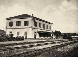 Budowanie imperium w epoce faszystowskiej: Dworzec kolejowy w Asmarze, 09.05.1936 (zdjęcie czarno-białe) autorstwa Modestino Baldinetti
