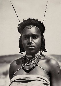 „Budowanie imperium” w epoce faszystowskiej: dziewczyna z Cunamy, 09.05.1936 (zdjęcie czarno-białe) autorstwa Modestino Baldinetti