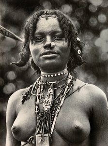 „Budowanie imperium” w epoce faszystowskiej: kobieta z Cunamy, 09.05.1936 (zdjęcie czarno-białe)