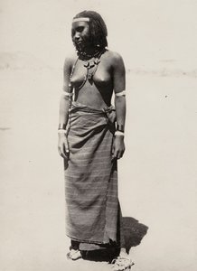 „Budowanie imperium” w epoce faszystowskiej: kobieta z Cunamy, 09.05.1936 (zdjęcie czarno-białe)