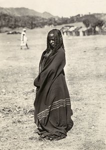 Budowanie imperium w epoce faszystowskiej: kobieta Habab, 09.05.1936 (zdjęcie czarno-białe) autorstwa Modestino Baldinetti