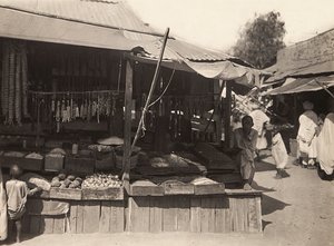 „Budowanie imperium” w epoce faszystowskiej: rodzimy sklep w Cheren, 09.05.1936 (zdjęcie czarno-białe) autorstwa Modestino Baldinetti