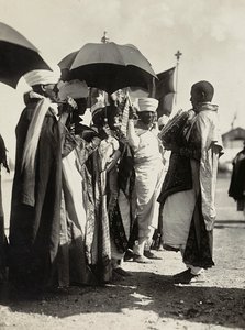 Budowanie imperium w epoce faszystowskiej: czytanie ewangelii, 09.05.1936 (zdjęcie czarno-białe) autorstwa Modestino Baldinetti