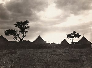 Budowanie imperium w epoce faszystowskiej: zachód słońca w Mai Zaghenà, 09.05.1936 (zdjęcie czarno-białe) autorstwa Modestino Baldinetti