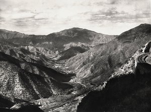 Budowanie imperium w epoce faszystowskiej: dolina Dorfu, 09.05.1936 (zdjęcie czarno-białe) autorstwa Modestino Baldinetti