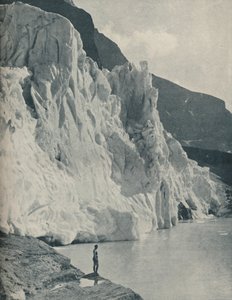 „Lodowiec spadający i jezioro Berg na najwznioślejszej górze Kanady”, c1935 autorstwa Mondiale