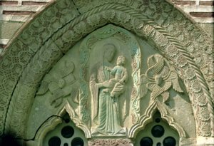 Madonna z Dzieciątkiem, fragment okna kościoła, zbudowany 1413-17 (kamień) autorstwa Morava School