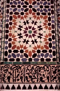 Dolna ściana dziedzińca głównego, zbudowana przez Saadytów w 1565 r. (kafelkowanie zellij) (detal z 186515 r.) autorstwa Moroccan School