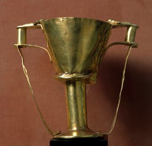 Sztuka mykeńska ma wpływy minojskie: kielich (lub kielich) ze złota z podwójnym uchwytem zwany kielichem Nestora. XVI wiek pne Z grobowca IV Myken. Ateny, Narodowe Muzeum Archeologiczne autorstwa Mycenaean
