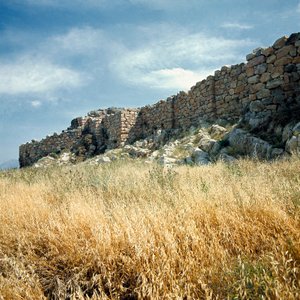 Sztuka mykeńska: widok ruin muru Tiryns Miasto zbudowane około 1200 rpne. Grecja autorstwa Mycenaean