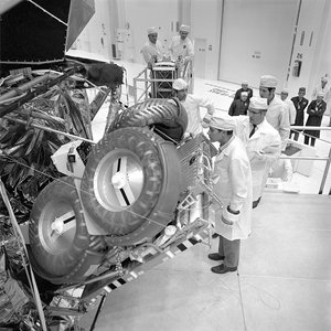 Apollo 16 - NASA, 1971. autorstwa NASA Images