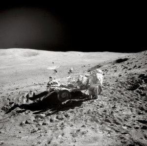 Apollo 16 - NASA, 1972. autorstwa NASA Images