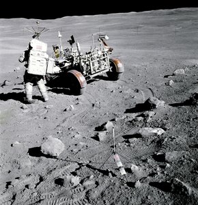 Apollo 16 - NASA, 1972. autorstwa NASA Images