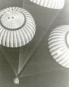 Apollo 17 - NASA, 1972. autorstwa NASA Images