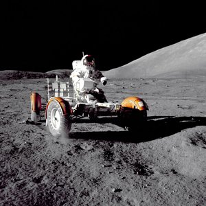 Apollo 17 - NASA, 1972. autorstwa NASA Images