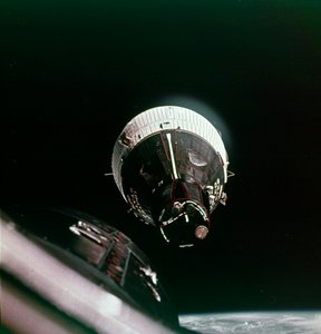 Pierwsze spotkanie w kosmosie, 15 grudnia 1965. autorstwa NASA Images
