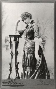 Portret Sarah Bernhardt (1844-1923) wykonany w Stanach Zjednoczonych (zdjęcie czarno-białe) autorstwa Napoleon Sarony