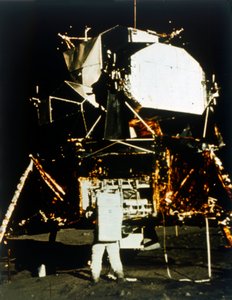 Buzz Aldrin przy module księżycowym na powierzchni Księżyca, misja Apollo II, lipiec 1969. autorstwa Neil Armstrong