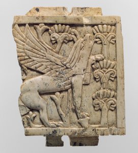 Plakietka meblowa wyrzeźbiona w reliefie z gryfem w kwiatowym krajobrazie, ok. IX–VIII w. p.n.e. (kość słoniowa) autorstwa Neo Assyrian