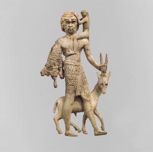Statuetka mężczyzny z oryksem, małpą i skórą lamparta, ok. VIII w. p.n.e.