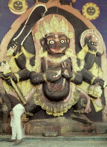 Relief Kali na Durbar Square (kamień polichromowany) autorstwa Nepalese School
