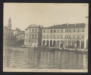 Widok na Palazzo dei Camerlenghi w Wenecji Wenecja - Canal Grande - Palazzo Camerlenghi (tytuł na obiekcie) autorstwa Neue Photographische Gesellschaft