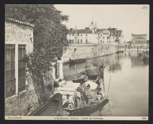 Kanaal te Venetië Wenecja - Giudecca - Kanał Pontelungo (tytuł na obiekcie) autorstwa Neue Photographische Gesellschaft