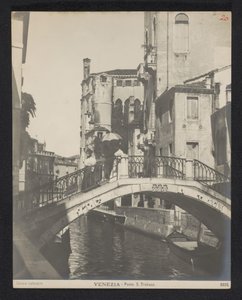 Ponte San Trovaso te Venetië Wenecja - Ponte S. Trovaso (tytuł na obiekcie) autorstwa Neue Photographische Gesellschaft