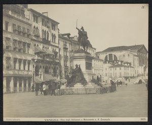 Riva degli Schiavoni te Venetië, met een ruiter standbeeld van Victor Emmanuel II van Italië Wenecja - Riva degli Schiavoni i pomnik. V. Emanuele (tytuł na obiekcie) autorstwa Neue Photographische Gesellschaft
