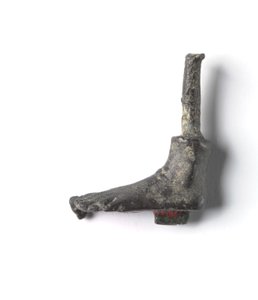 Brązowy wierzchołek z „Pakietu Shawabty”: Stopa, późna dynastia z końca XVIII do XIX, c.1336-1256 pne (brąz) autorstwa New Kingdom Egyptian