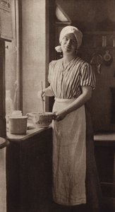 W kuchni (zdjęcie czarno-białe)