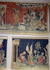 Powieszenie Objawienia (1373-1383), nr. 61: piąty anioł wylał swoją butelkę na tronie Bete, szósty pusty nad Eufratem. Poniżej rz. 70, towarzysz służby dyktuje św. Janowi i radzi mu, aby czcił Boga, a nie jego. Gobelin autorstwa Ni autorstwa Nicolas Bataille