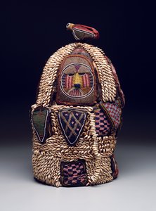 House of the Head Shrine (ile ori), od końca XIX do początku XX wieku (skóra, muszle kauri, szklane paciorki, tkaniny i metal)