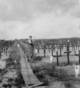 Cmentarz Hooge Crater, niedaleko Ypres, Belgia, I wojna światowa, c1917-c1918