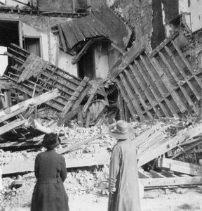 Dom zniszczony bombą, Armentières, Francja, I wojna światowa, c1914-c1918