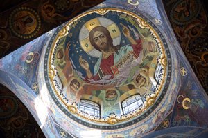 Chrystus Pantokrator pod centralną kopułą kościoła Zbawiciela na Rozlanej Krwi w St. Peters autorstwa Nikolai Nikolayevich Harlamov
