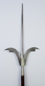 Friuli Spear, ok. 1600 (stal i odrestaurowane drewno)