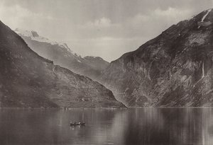 W Geirangerfjord (zdjęcie czarno-białe) autorstwa Norwegian Photographer